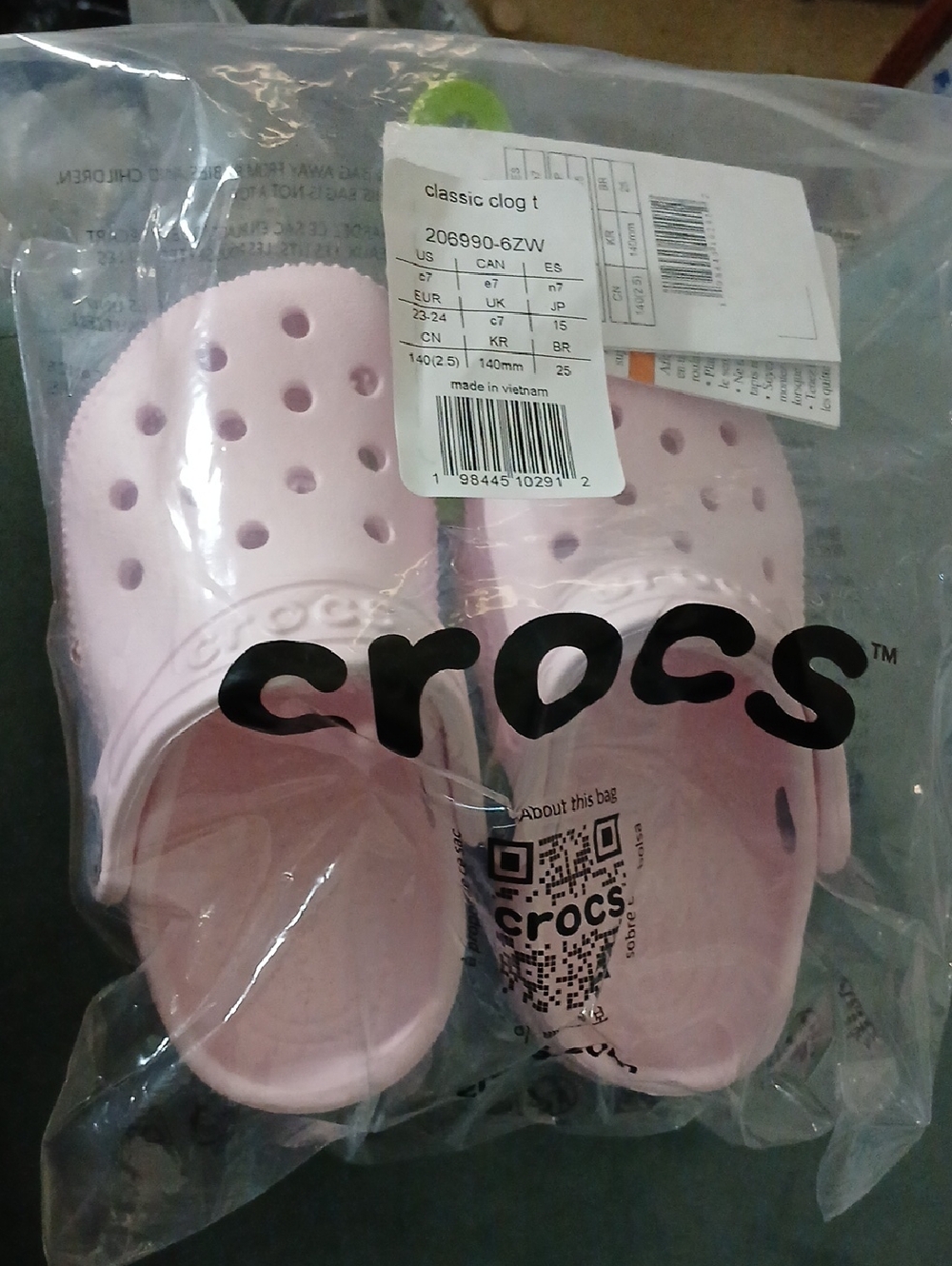 NEW IN BAG - Authentic CROCS Classic Clog in Light Pink For Little Girls (7C)